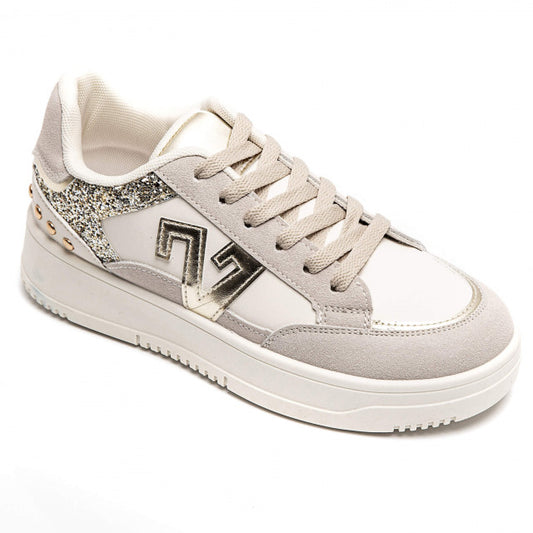 Sneaker beige met leuke details