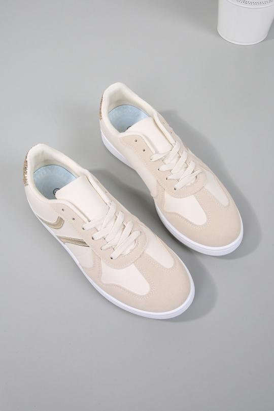 Sportschoen met leuke gouden accenten