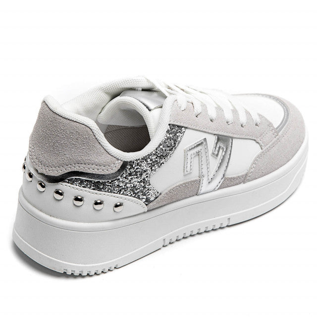 Sneaker wit met leuke details